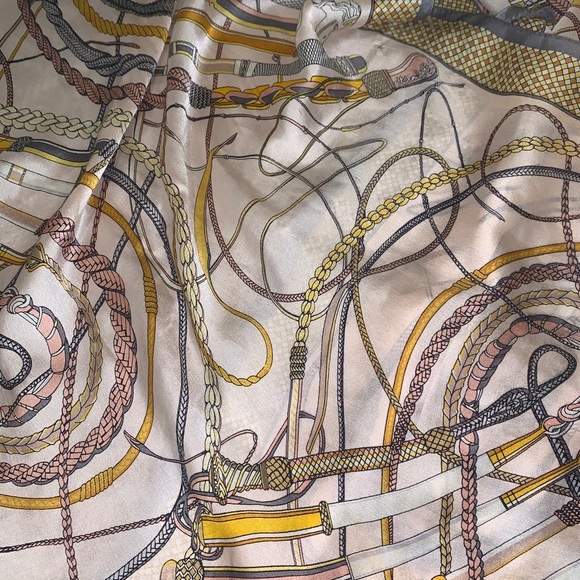 Silk scarves - Picture 4 of 4